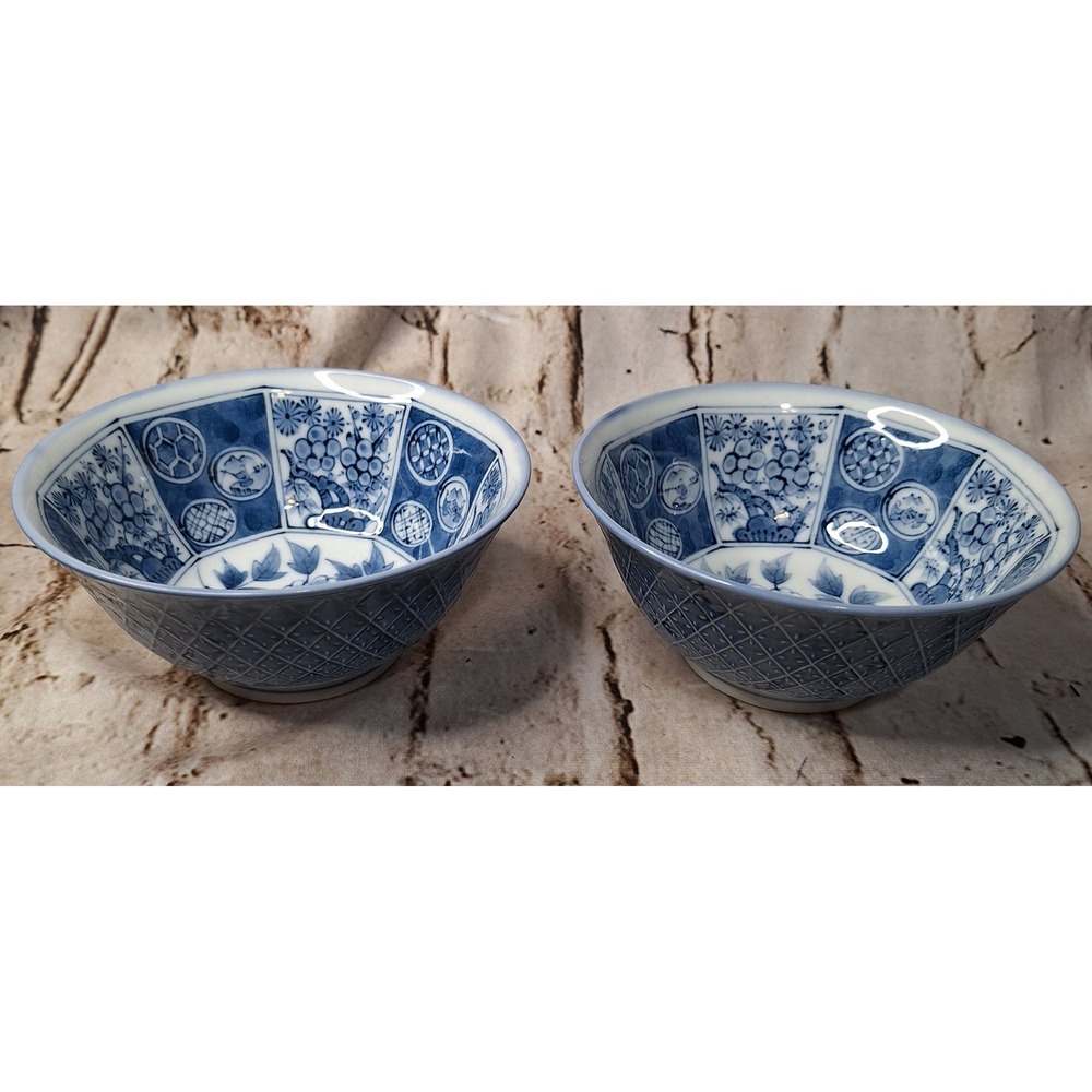 Pair of very vintage Japanese Blue White Porcelain Rice Bowls‎ Floral Geometric